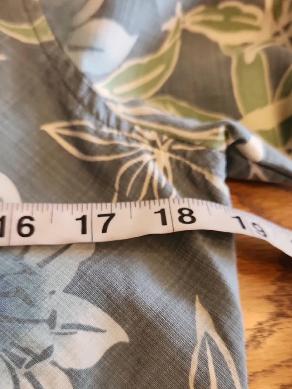 Tommy Bahama Green Floral Tie-Front Button Down Shirt, Med - Picture 7 of 9